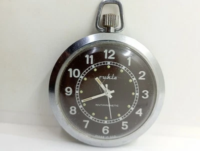 Antiguo RELOJ BOLSILLO Ruhla Hecho en Alemania RDA Militar Esfera Negra Manecillas Corona Vástago Foto 1 de 4