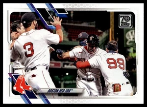2021 Topps Boston Red Sox Boston Red Sox #401 - Picture 1 of 2