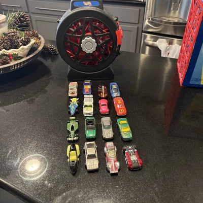 Diecast Vehicles Cars Toy Lot Of 16 Mostly Hotwheels With Case. - Image 1 of 4
