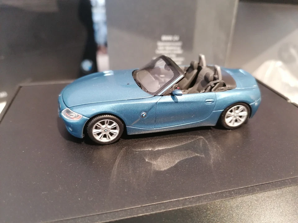 Minichamps 1/43 BMW Z4 Light blue metallic MINT with Box dealer edition - Immagine 1 di 4