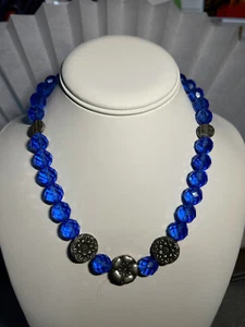 BLUE CRYSTAL NECKLACE WITH SILVER FLORAL ACCENTS 17" LONG - Picture 1 of 5