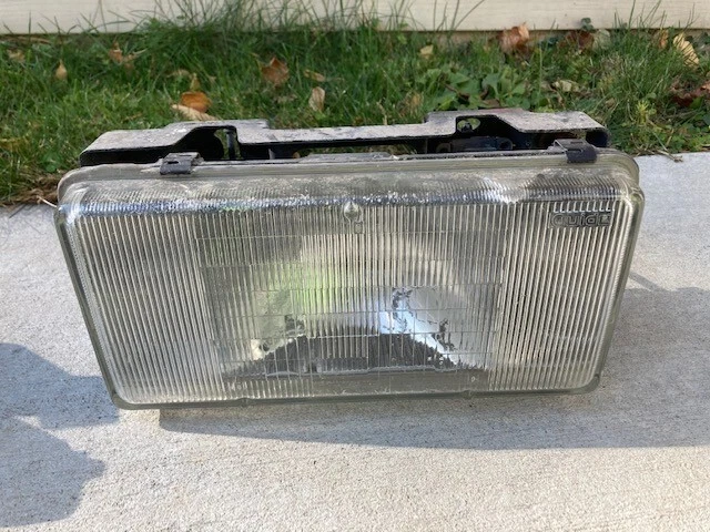 Faro izquierdo del conductor Cadillac Fleetwood Brougham 1990-1992 Foto 1 de 1