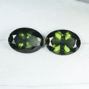 8,97 ct SELTENSTES OLIVGRÜNES - NATÜRLICHER (TEKTIT) MOLDAVIT - ovales Paar 6049 6C - Bild 1 von 2