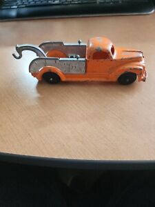 Vintage 1940s Hubley Diecast Orange Wrecker Tow Truck Kiddie Toy USA Swivel Hook