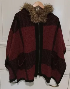 Women's Love Tree Quilted Hooded Poncho Vest Size S/M - Picture 1 of 3