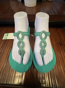 New Sanuk "Ellipsis" Women’s Sz 9 Green Silver Embellished Flip Flops Sandals - Picture 1 of 7