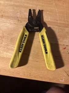 KLEIN TOOLS 11045 CORTADOR DE ALAMBRE PELACABLES EE. UU. - Imagen 1 de 4