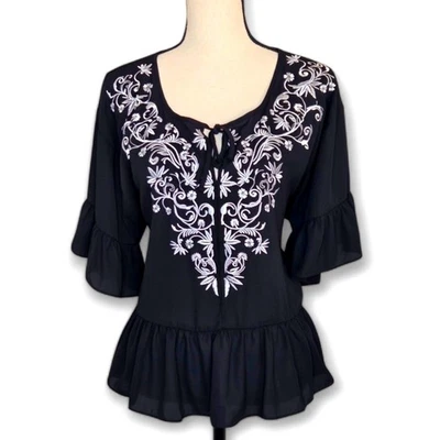 Blusa para mujer Ariat negra occidental peplum transparente con bordado blanco pequeña Foto 1 de 4
