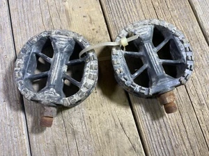 OLD SCHOOL BMX MX PEDALS KKT P-8 PEDALS 9/16 FREESTYLE ROUND PLASTIC JAPAN USED - Picture 1 of 6