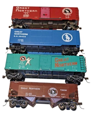HO Lot Of 4 Vintage Great Northern Box Cars Hopper Load Kadee Style Couplers RTR - Image 1 of 4