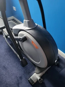 NordicTrack E7.2 Incline Elliptical Cross Trainer Plus two polar heart monitors - Picture 1 of 14