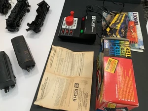 Vintage Lionel Train Set.  1 Locomotive 4 cars caboose Transformer. As Shown - Picture 1 of 4