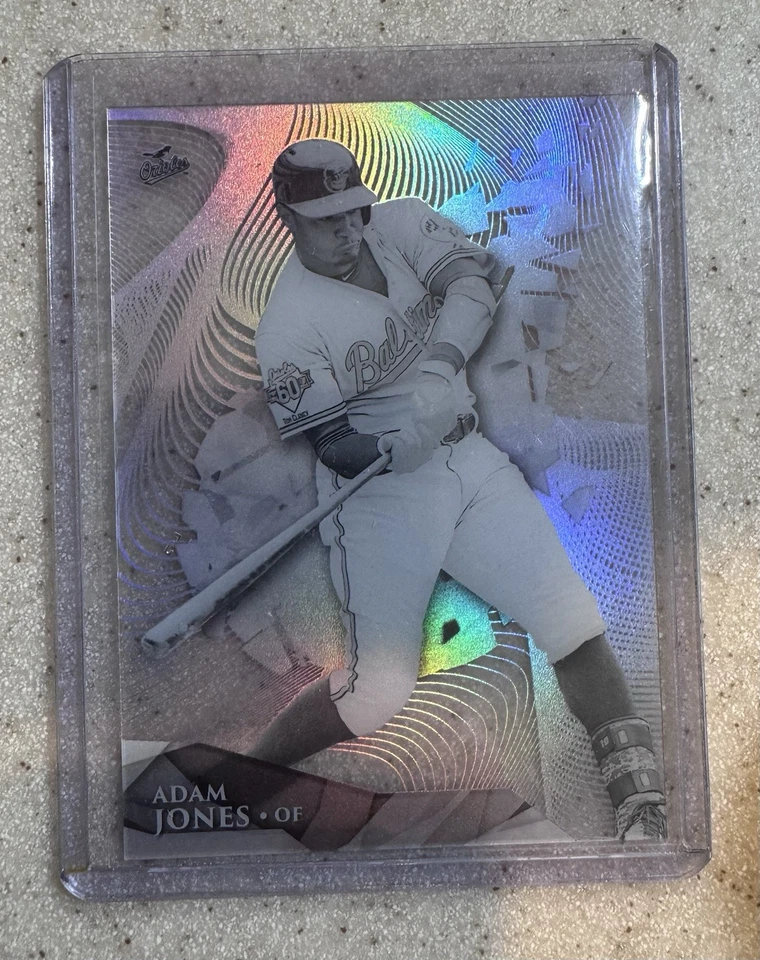 Imagen en blanco y negro paralelo Topps High Tek Adam Jones 2014 #13/15 Orioles Foto 1 de 3
