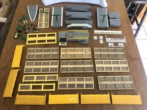 Job Lot of Accessories…Platforms, Canopies, Figures & Building Canopies - OO - Bild 1 von 8