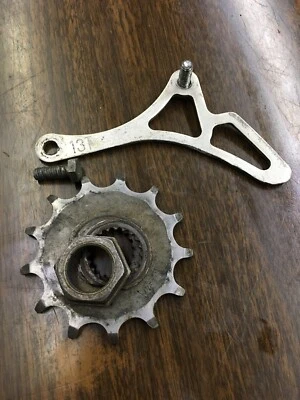 Yamaha Yz250f 2005 tuerca cadena de transmisión cubierta estuche protector piñón 13 dientes delantero Foto 1 de 4