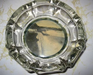 VINTAGE GLASS ASH TRAY WITH PICTURE OF NIAGARA FALLS - SOUVENIR FROM THE FALLS - Picture 1 of 3