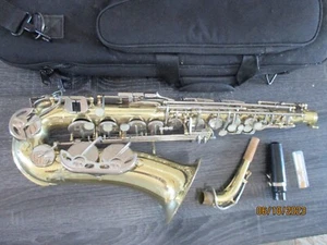 Armstrong brand 3000 model  Alto Saxophone with case and mouthpiece. Made in USA - Picture 1 of 9