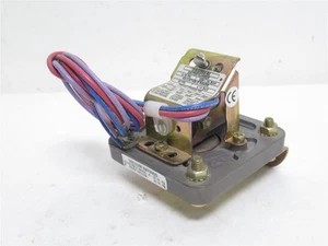 241278 Old-Stock; Barksdale D1S-H18SS-B2 Pressure Switch; 60PSI; 1/4NPT; 600VAC - Picture 1 of 7