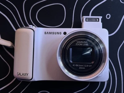 Samsung Galaxy Camera EK-GC120 White  - Image 1 of 4