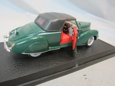 Signature Models 1/32 1939 Lincoln Zephyr Convertible Green - Image 1 of 4