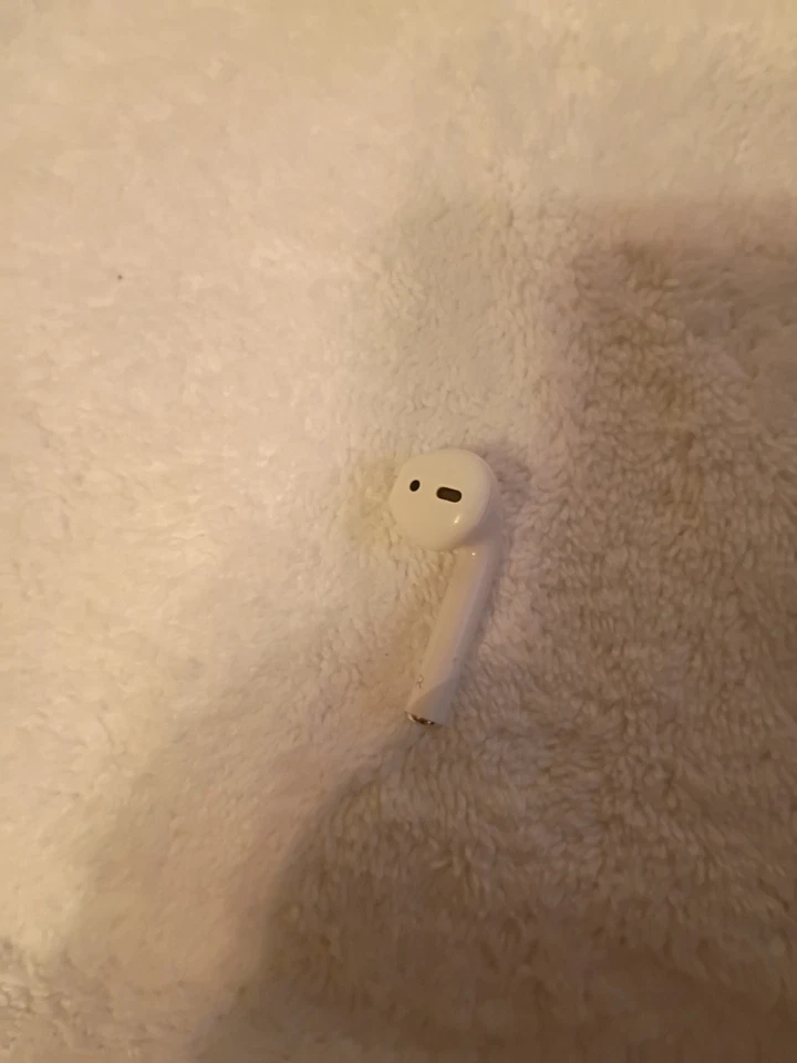 Apple Airpod 2nd Generation A2032 Replacement Right Side Only - Image 1 of 1