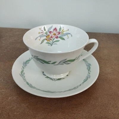 Vintage 1940s, Royal Doulton "Fairfield" Pattern, D6359 Tea Cup and Saucer - Image 1 of 4