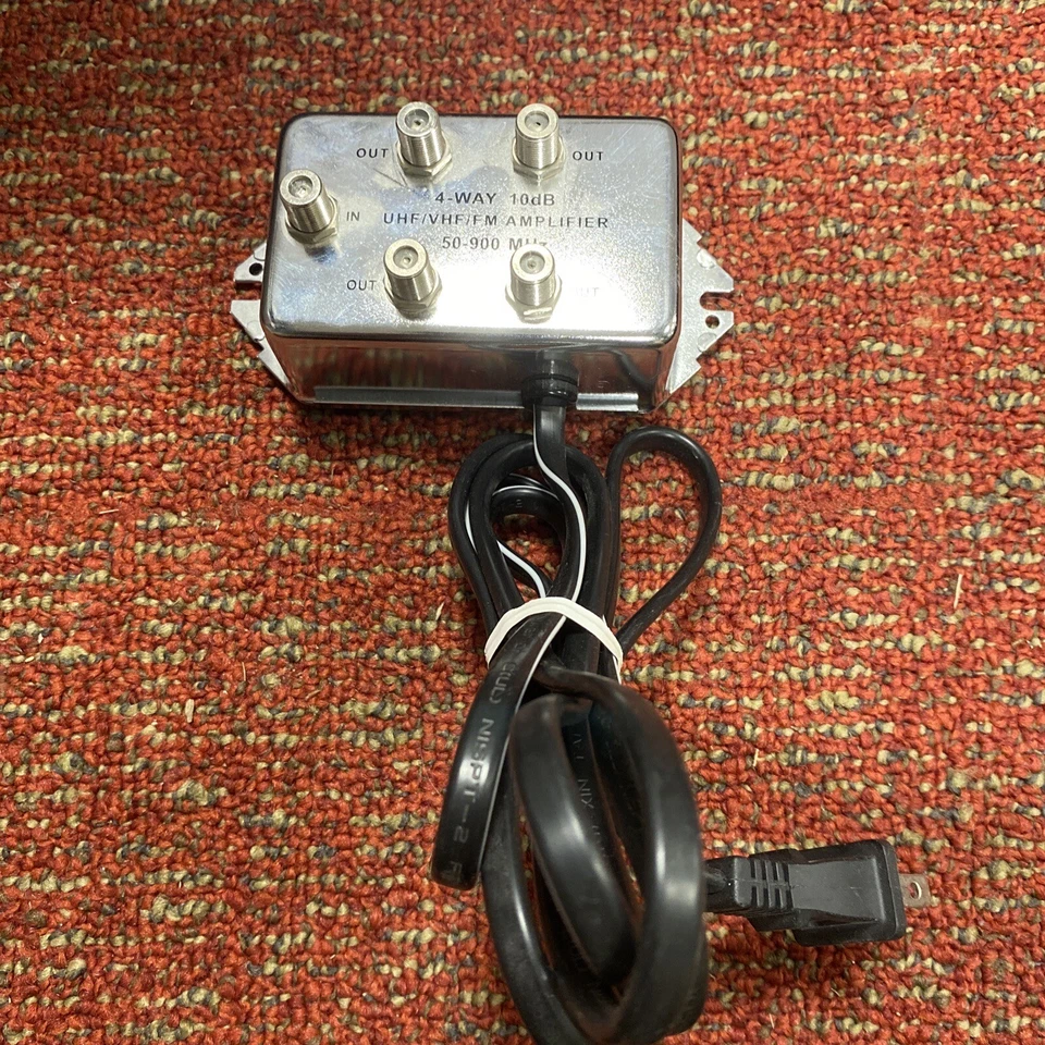 RCA ® VH140R 10 dB Video 4 Way Signal Amplifier - Image 1 of 3