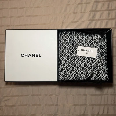 Estola de lana blanca y negra CHANEL Foto 1 de 4