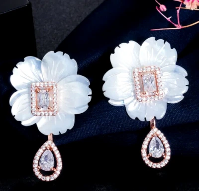 PENDIENTES NATURALES INTERCAMBIABLES TALLADOS A MANO MADREPERLA FLOR Foto 1 de 4