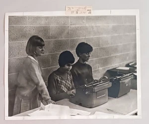 Typing Class Spartanburg SC High School 8x10 Yearbook Photo Underwood Typewriter - Picture 1 of 2