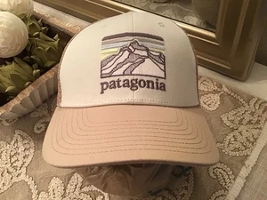 Nuevo PATAGONIA RIDGE TRUCKER Gorra BLANCO Y CAQUI SnapBack MallaBack - Imagen 1 de 5