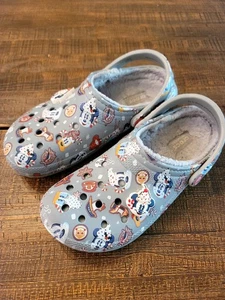 2021 Disney Parks Christmas Mickey And Friends Holiday Fuzzy Clog M9/W11 - Bild 1 von 10