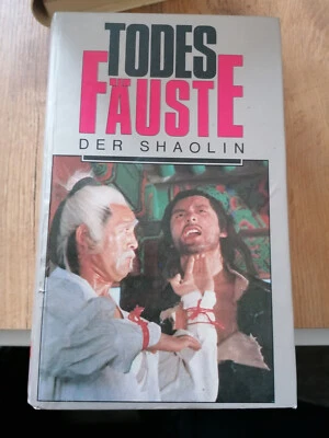 VHS Rarität: TODESFÄUSTE DER SHAOLIN (1978) KARATE - KLASSIKER  HARDCOVER - Bild 1 von 2