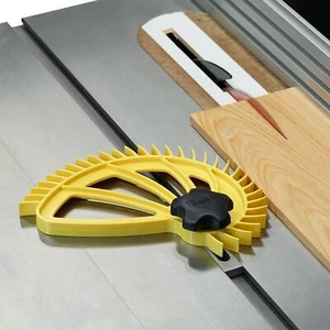 Tablero de plumas The Hedgehog para sierras de mesa para un flujo de trabajo más rápido, fácil y seguro - Imagen 1 de 9