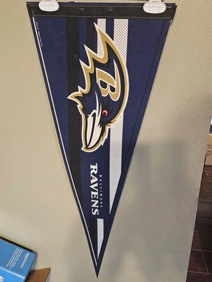 BANDERÍN DE FIELTRO BALTIMORE RAVENS FÚTBOL AMERICANO VINTAGE NFL 12X30 27/09/25 Foto 1 de 2