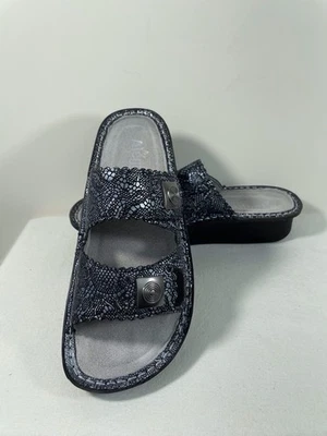 ¡Nuevo! Sandalias Alegria de cuña de cuero negro/azul plateado 9 EE. UU./39 UE Foto 1 de 4