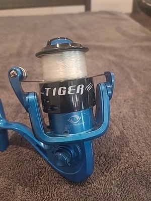 Carrete giratorio Shakespeare Tiger azul. Modelo TIGRA50. Nuevo Off Combo. ¡Bonito! Foto 1 de 3