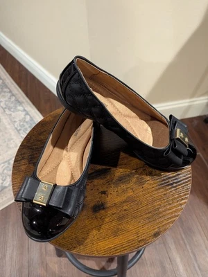 Naturalizer Women's Quilted Flats With Bow Excellent With Box - Image 1 of 4