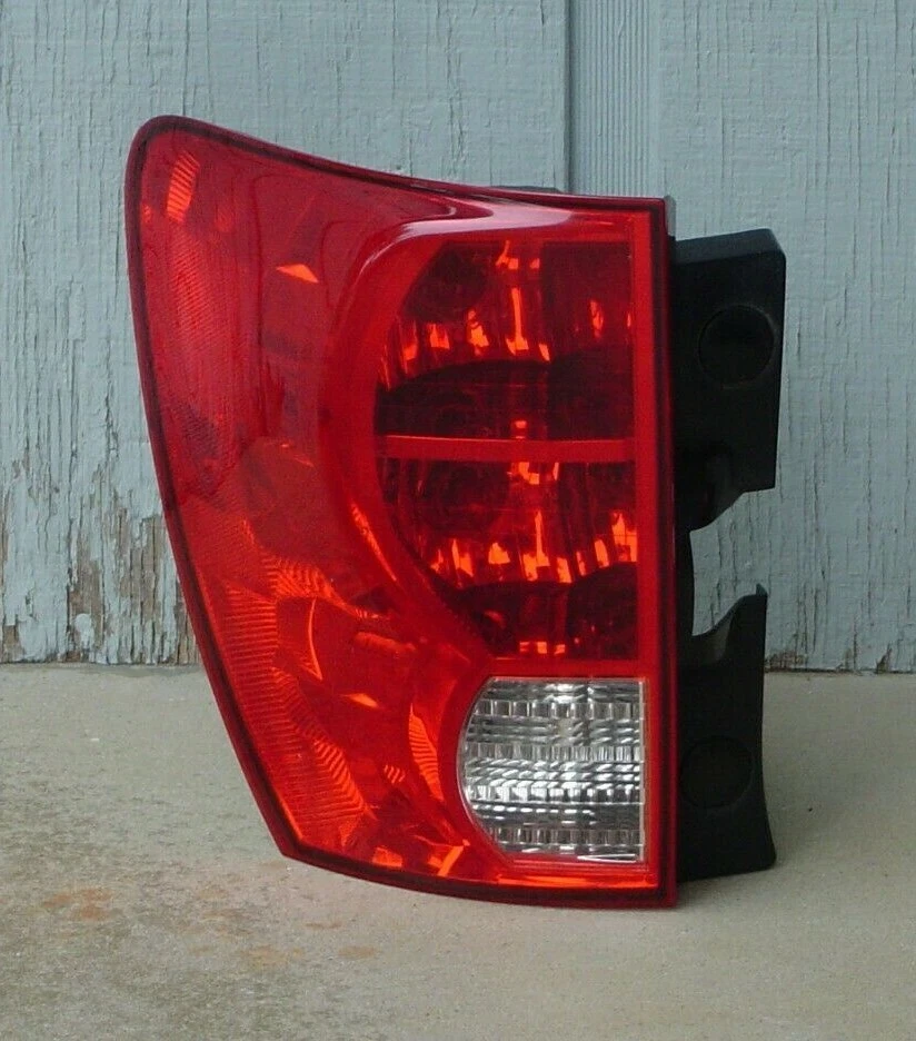 Luz trasera izquierda del lado del conductor Pontiac Torrent LH 2006 2007 2008 2009 Foto 1 de 1