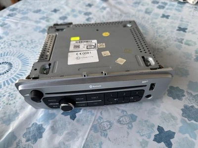 AUTORADIO PER RENAULT Megane III 281153266R (08 16) Con Codice Sblocco - Immagine 1 di 3
