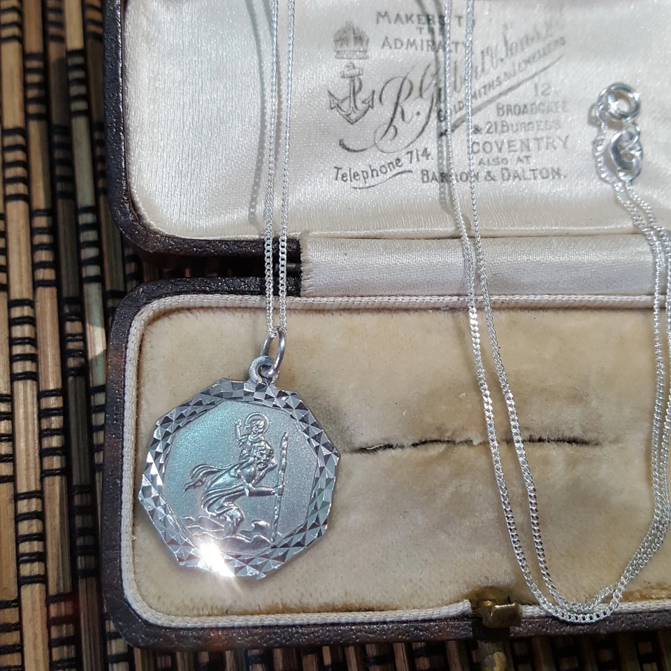 Collar vintage de plata de ley 925, colgante de San Cristóbal, patrón de viaje Foto 1 de 4