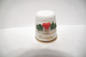 THIMBLE VINTAGE BONE CHINA MARURI MASTERPIECE "DECEMBER" WITH HOLLY AFFIXED - Picture 1 of 5