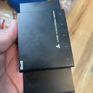 OnQ 364528-01 5 Port 10/100 Ethernet Netzwerk Switch - Bild 1 von 9