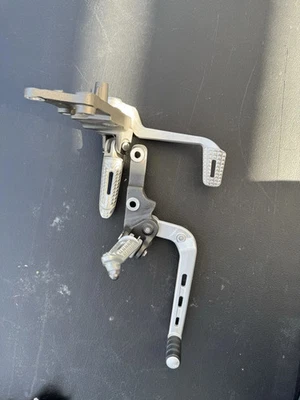 Juego trasero Triumph Daytona Speed Triple1050 RS fabricante original Foto 1 de 4