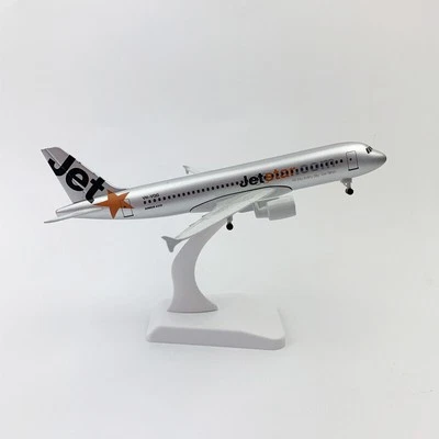 Modellino Aereo Diecast 1:350 Airbus A320 Qantas Jetstar Airways 20cm Collezion - Immagine 1 di 3