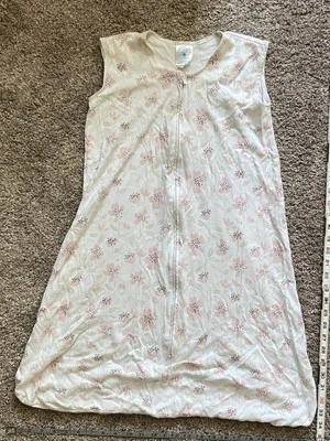 Manta portátil saco de dormir Halo - blanca con flores rosas - XL 18-24 mos | 26-36 libras Foto 1 de 4