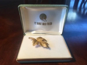 Vintage 12 Karat Gold Filled Leaf Pin/ Brosche in Original Box - Bild 1 von 9