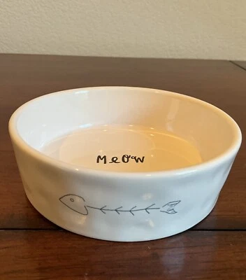 Rae Dunn Artisan Collection by Magenta - 5" tigela/prato de cerâmica branco gato em excelente estado usado - Imagem 1 de 4