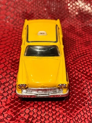 CHECKER CAB A11 Marathon de 1982 "Taxi américain"- ERTL 1/43e - Photo 1/4