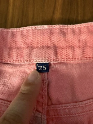 Pantalones Cortos de Jean Carmar Cintura Alta Rosa Neón Corte Boho Talla 25 Foto 1 de 4